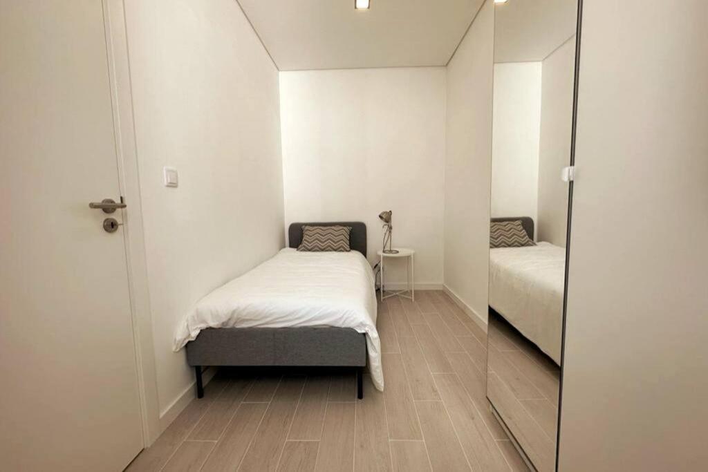 Modern Retreat With Patio Near The Airport - Oha I Apartment