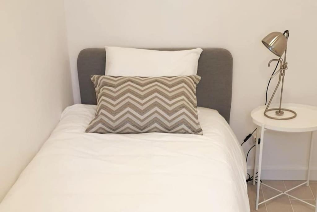 Apartment Modern Retreat With Patio Near The Airport - Oha I Lisbon