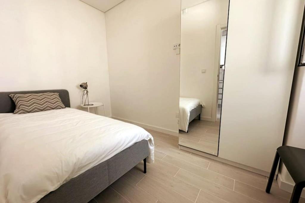 Modern Retreat With Patio Near The Airport - Oha I * Lisbon