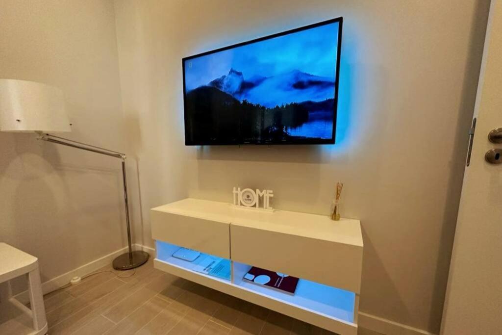 Apartment Modern Retreat With Patio Near The Airport - Oha I